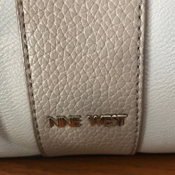 💰SOLD💰 Nine West Navy Tote - Picture 2 of 8